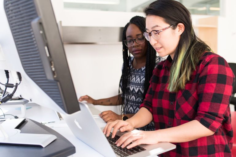 Maintenance Help Desk Software Versus Online Maintenance Request System: What Changes for Users and Approvers?