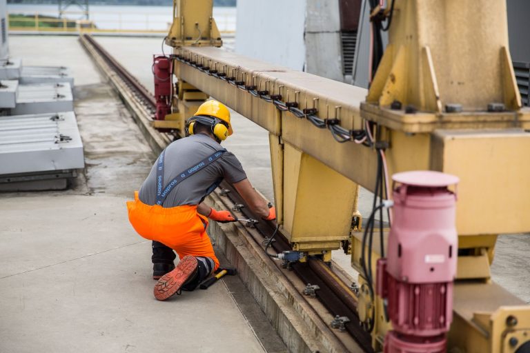Simpler Maximo asset history for equipment maintenance tracking app