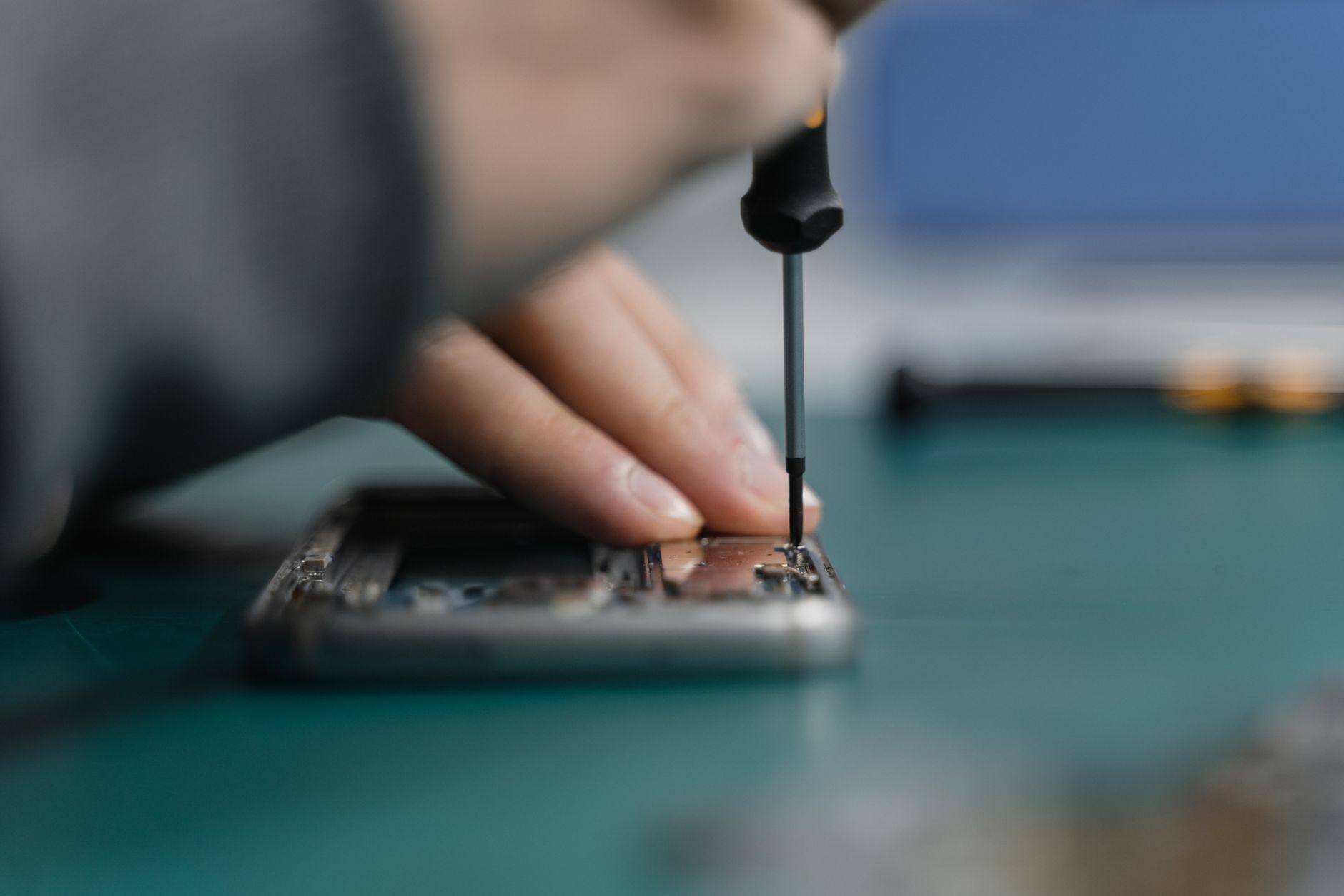 What differs: Maximo and odoo repair app mobile close-outs